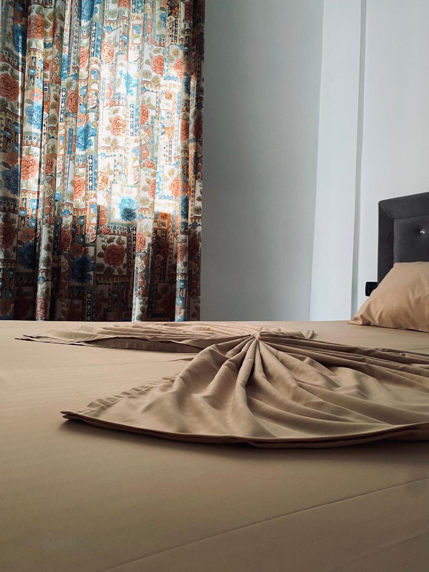 50 * Sarandë